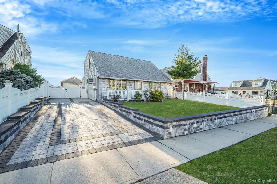 897 Washington Avenue, Westbury, NY 11590 - Image #2