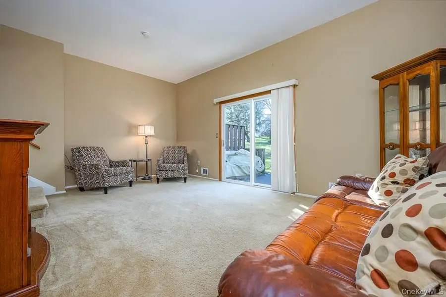 75 Village Green, Bardonia, NY 10954 - Image #3