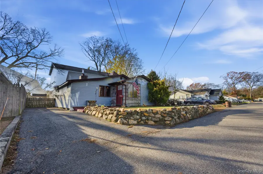 56 Eastview Road, Ronkonkoma, NY 11779 - Image #3