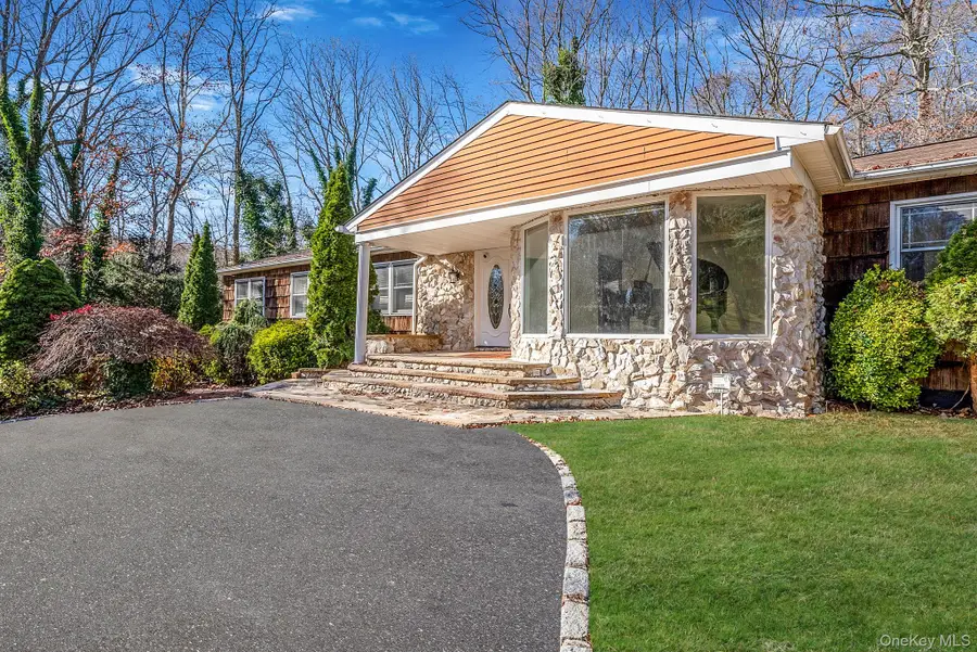 25 Farmington Lane, Melville, NY 11747 - Image #2