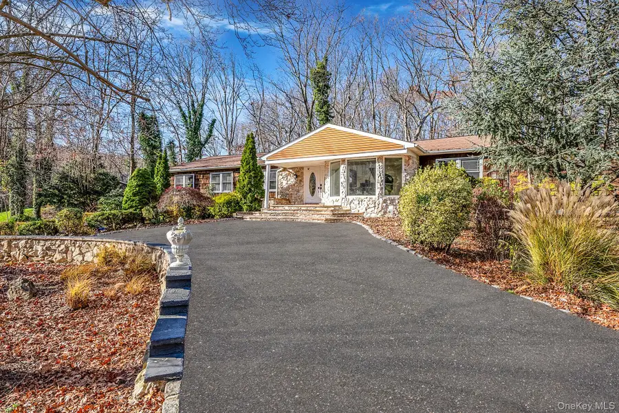 25 Farmington Lane, Melville, NY 11747 - Image #3