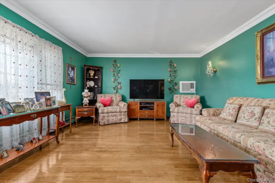 647 Seamans Neck Road, Seaford, NY 11783 - Image #3