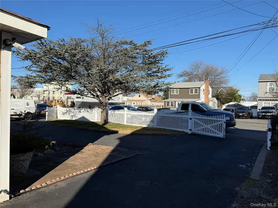 613 Madison Avenue, Lindenhurst, NY 11757 - Image #2