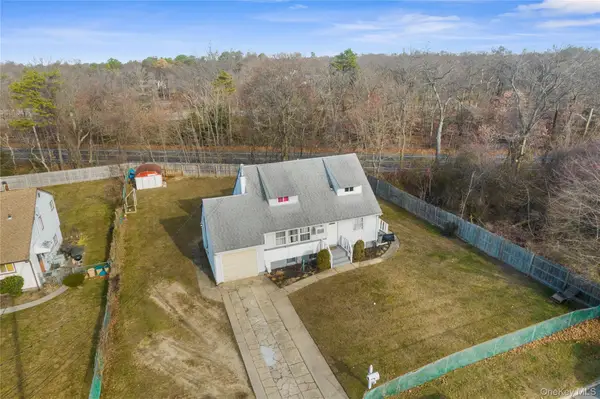 9 Farragut Avenue, Bay Shore, NY 11706