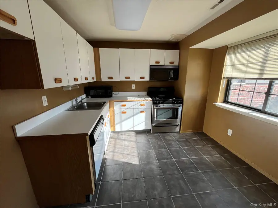 45 Newbrook Lane #45, Bay Shore, NY 11706 - Image #2