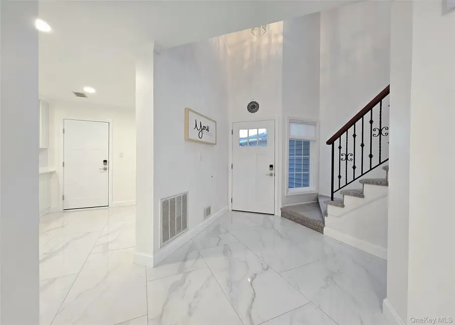 31 Hampshire Court #31, Holbrook, NY 11741 - Image #3