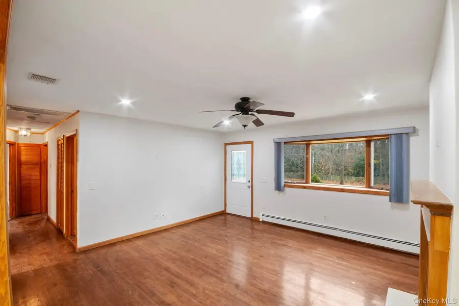 250 Spur Drive S, Bay Shore, NY 11706 - Image #3