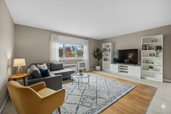 8935 155th Ave #3M, Howard Beach, NY 11414