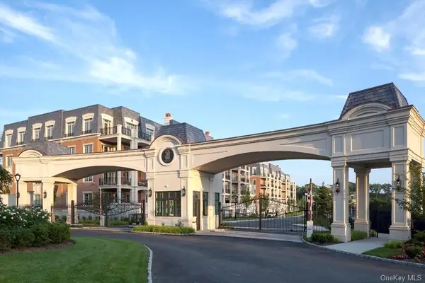 5000 Royal Court #5103, North Hills, NY 11040