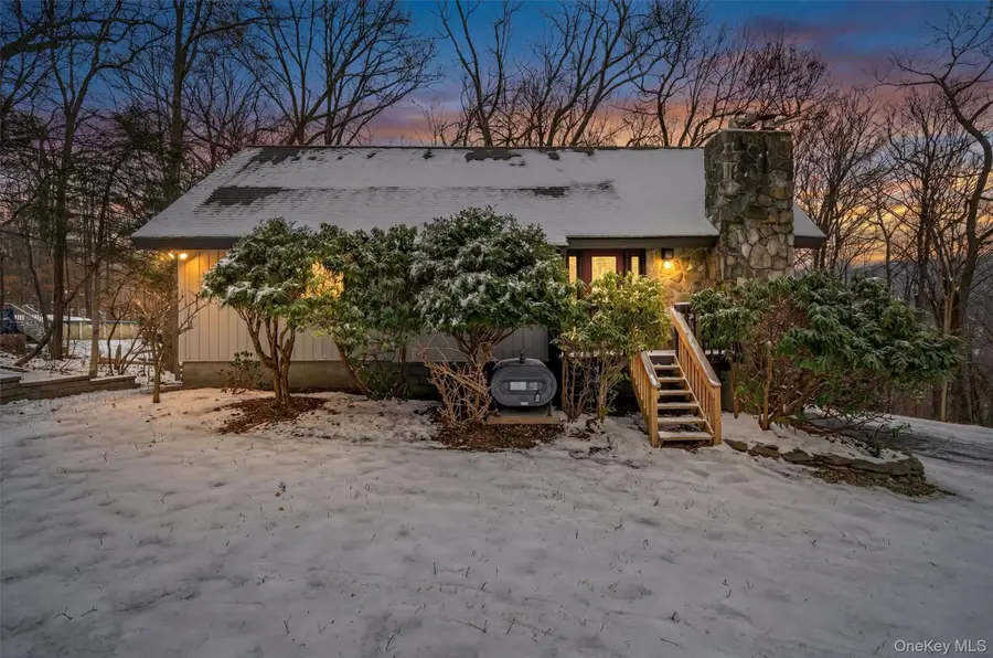 9 Kings Point Lane, Washingtonville, NY 10992 - Image #2