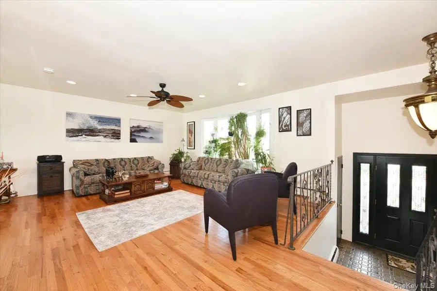 3106 Clubhouse Road, Merrick, NY 11566 - Image #3