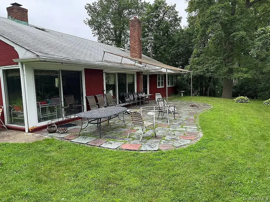 14 Martin Court, Great Neck, NY 11024 - Image #3