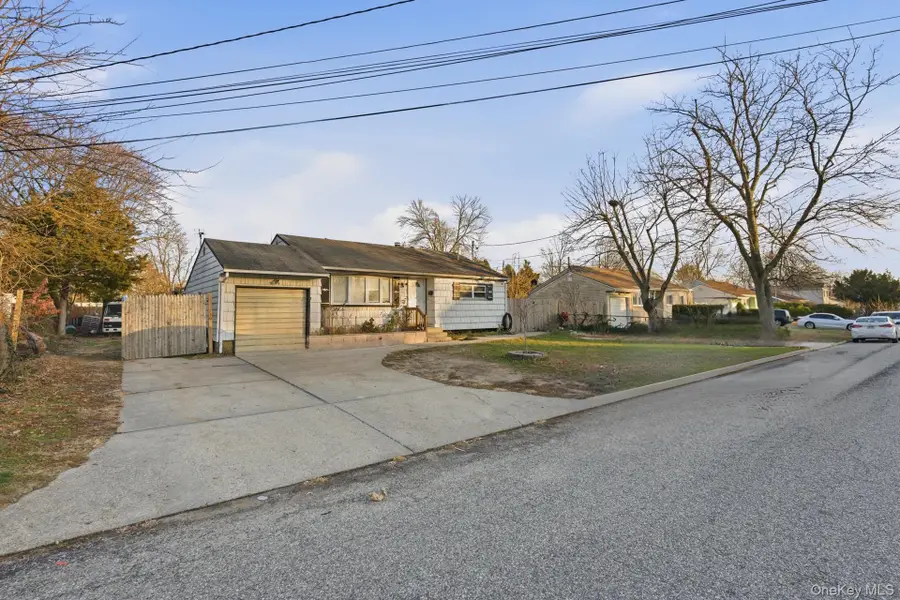 103 Timberline Drive, Brentwood, NY 11717 - Image #2