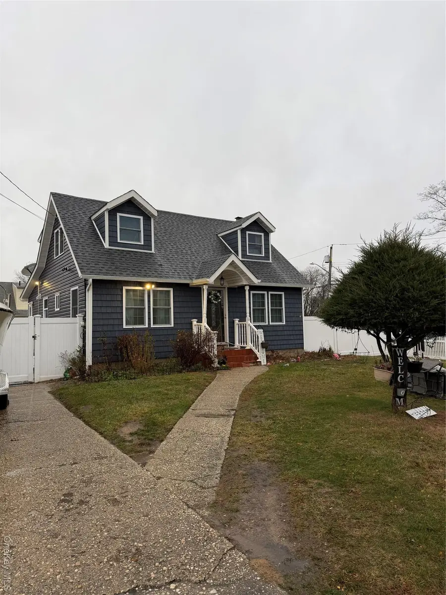 91 Cedar Road, Amityville, NY 11701 - Image #2