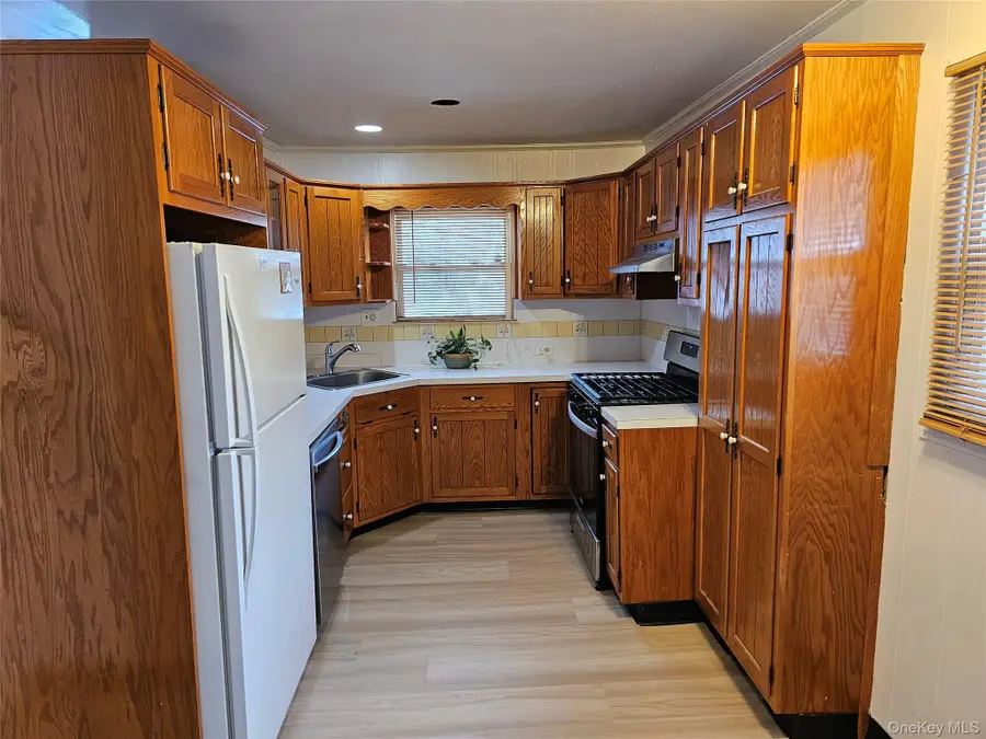 22 Van Wyck Drive, Poughkeepsie, NY 12601 - Image #2