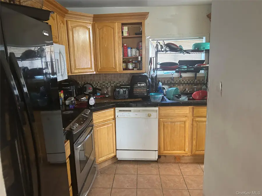 19 Westside Avenue, Bay Shore, NY 11706 - Image #2