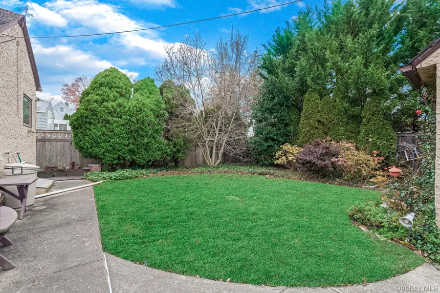 331 Richmond Road, Douglaston, NY 11363 - Image #3