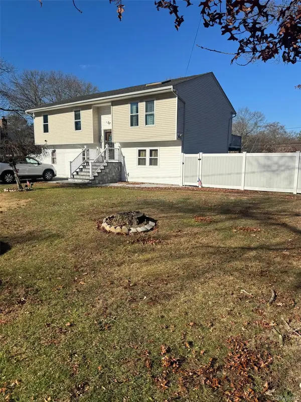 489 Easton Street, Ronkonkoma, NY 11779