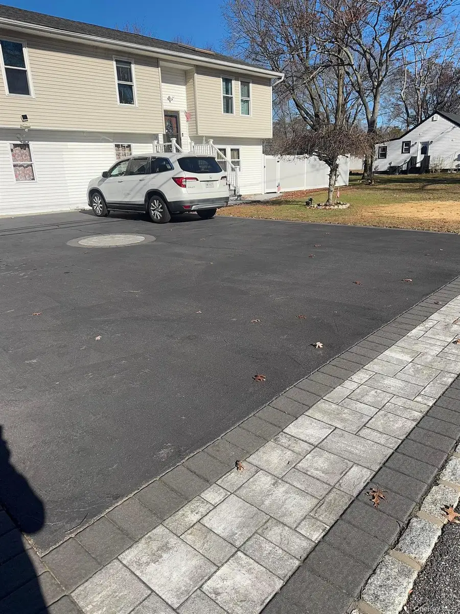 489 Easton Street, Ronkonkoma, NY 11779 - Image #2