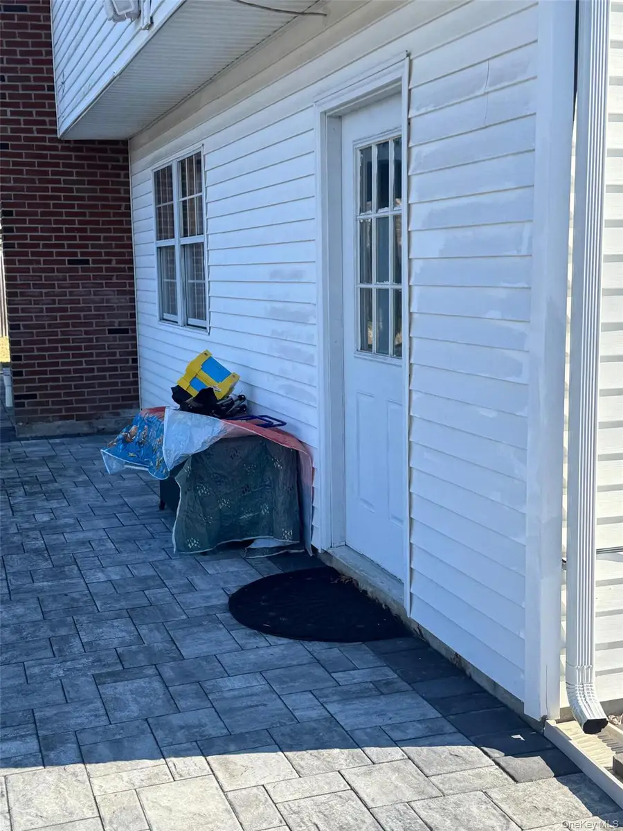 489 Easton Street, Ronkonkoma, NY 11779 - Image #3