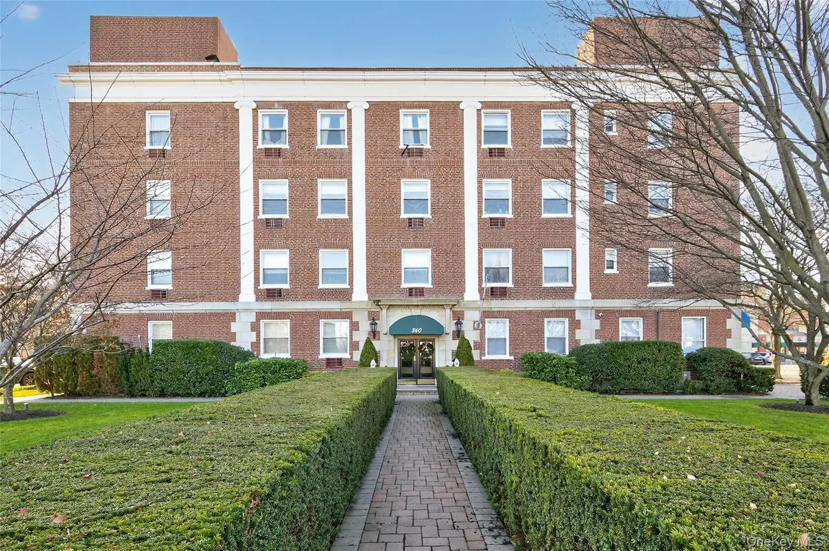 360 Stewart Avenue #3F, Garden City, NY 11530 - Image #1