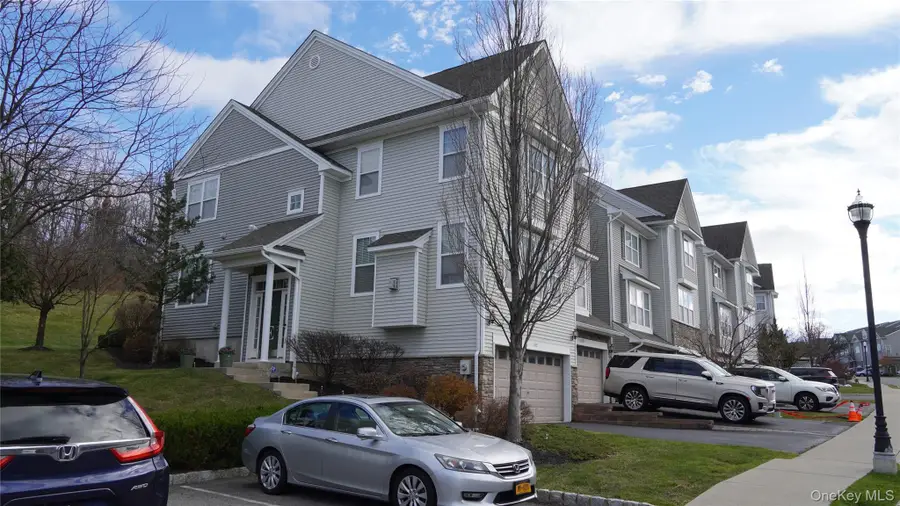 1402 Hawthorn Way, New Windsor, NY 12553 - Image #2