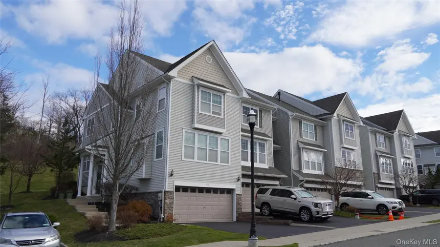 1402 Hawthorn Way, New Windsor, NY 12553 - Image #3