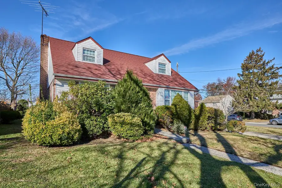 1068 Ashley Drive, Valley Stream, NY 11580 - Image #3