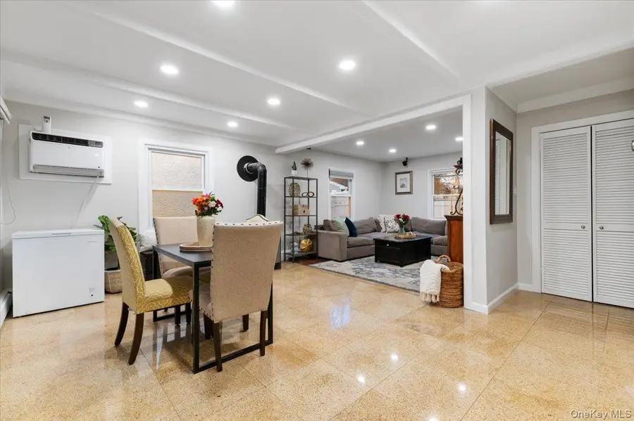 670 Mason Street, Westbury, NY 11590 - Image #3