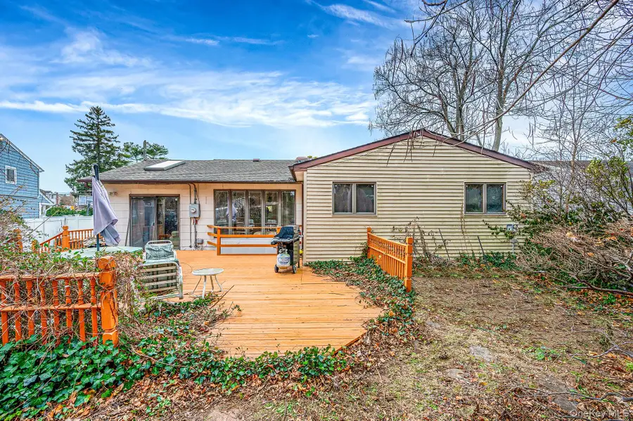 194 Central Park Road, Plainview, NY 11803 - Image #3