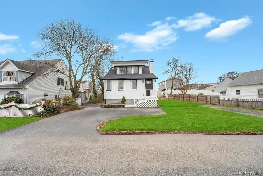 751 S Hickory Street, Lindenhurst, NY 11757 - Image #1