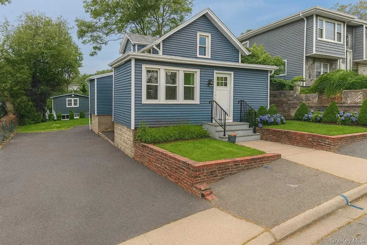 14 Maple Street, Glenwood Landing, NY 11547 - Image #1