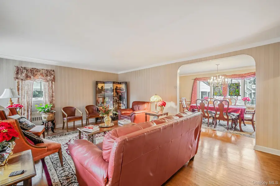 7 Rugby Road, Westbury, NY 11590 - Image #3