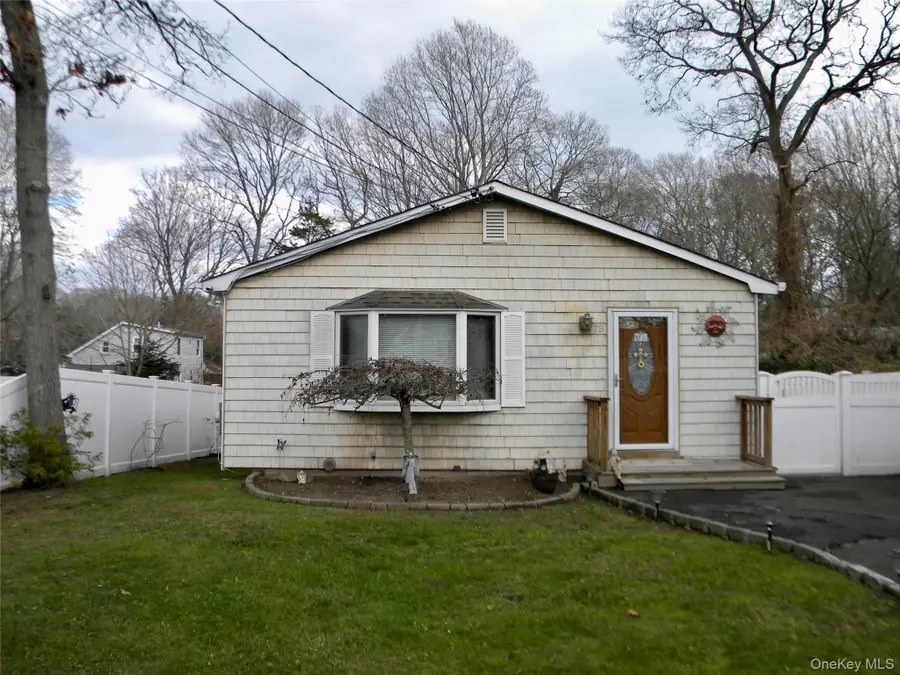 79 S Evergreen Drive, Selden, NY 11784 - Image #2