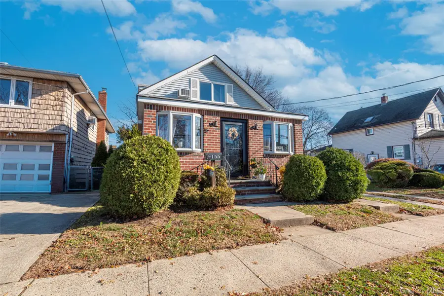 155 Mckee Street, Floral Park, NY 11001 - Image #2