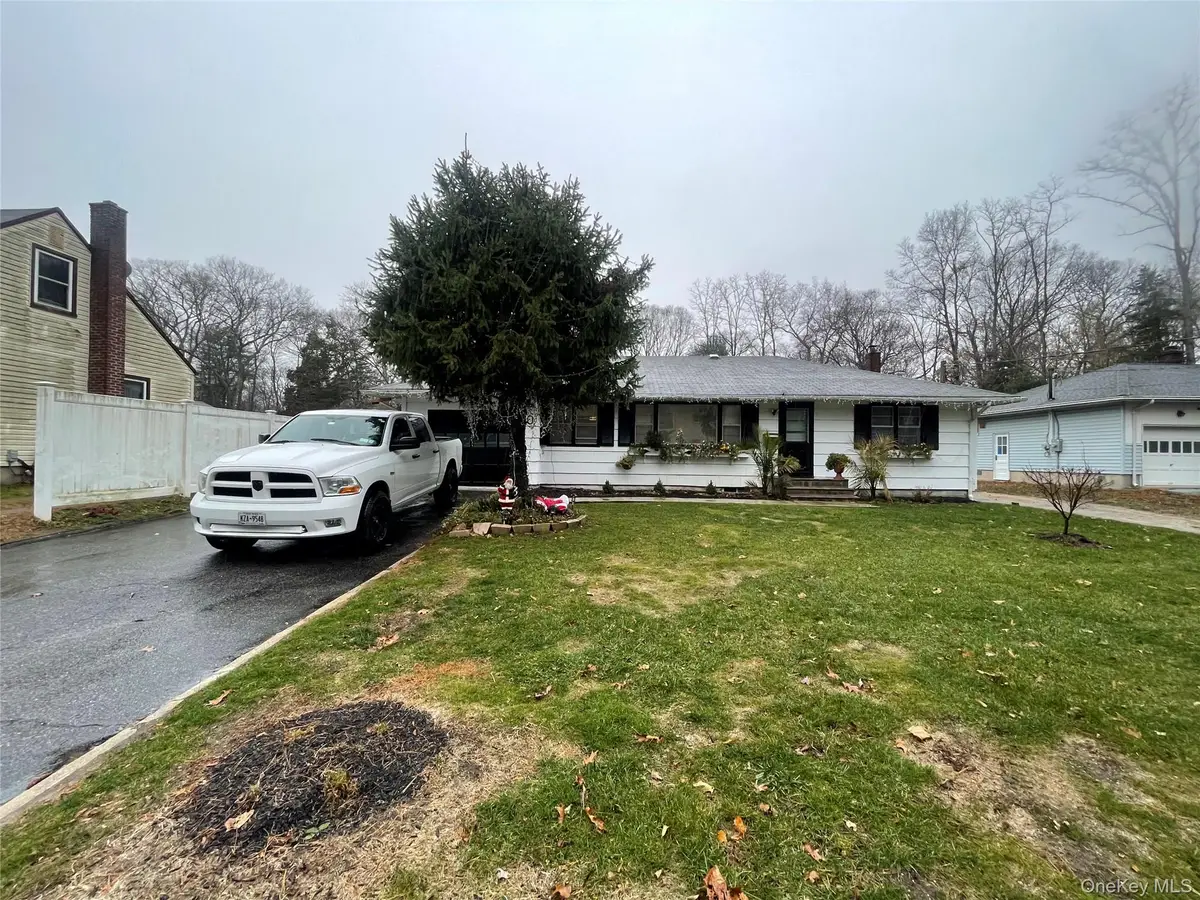30 Oakcrest Avenue, Middle Island, NY 11953 - Image #1