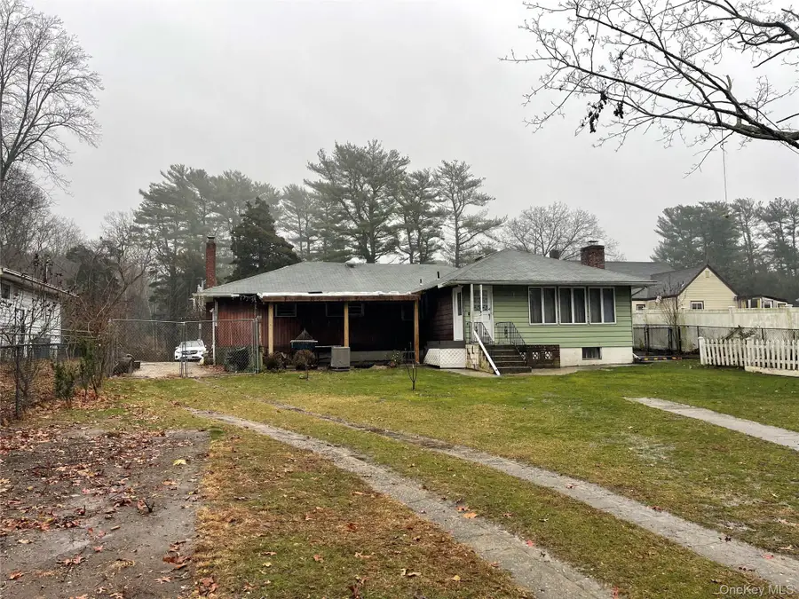 30 Oakcrest Avenue, Middle Island, NY 11953 - Image #3