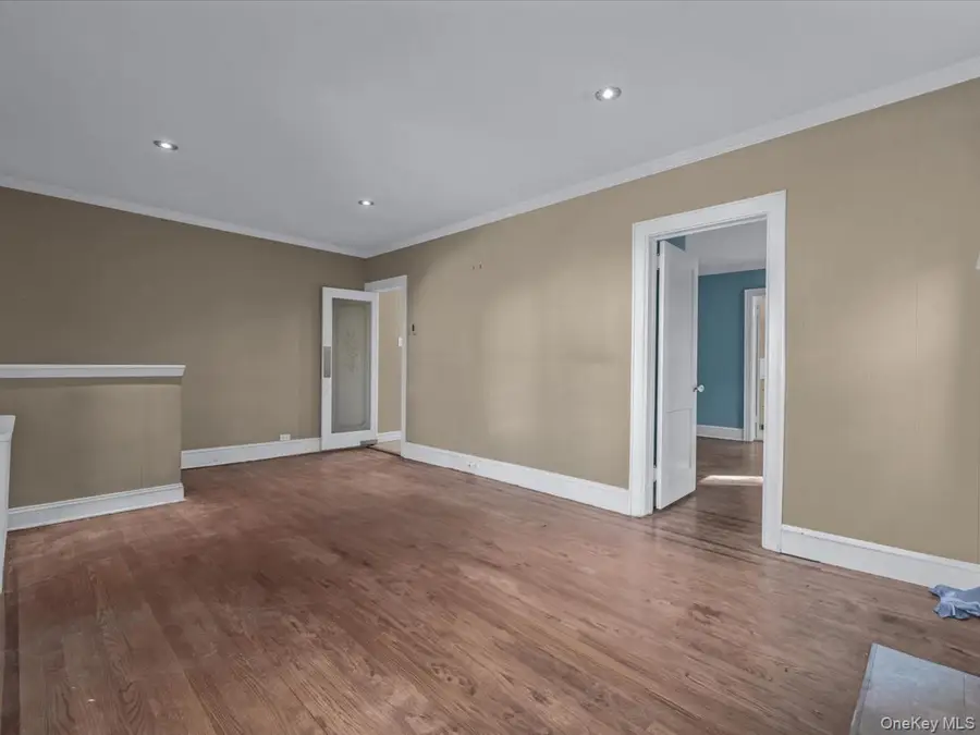 245 Plainfield Avenue, Floral Park, NY 11001 - #3