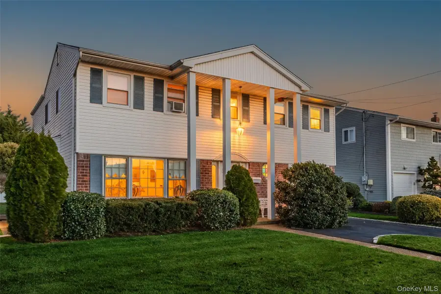 2929 Mandalay Beach Road, Wantagh, NY 11793 - Image #2