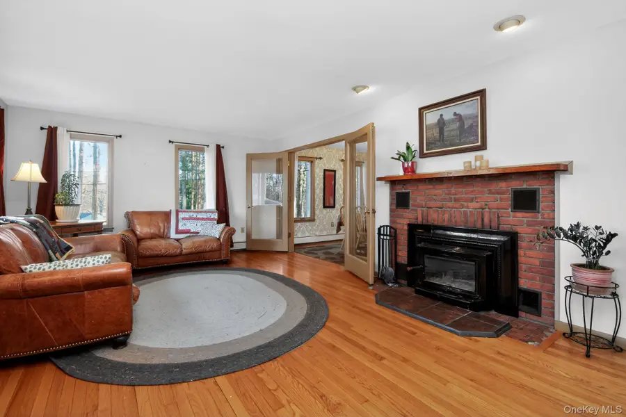 4 Carlyle Road, Hyde Park, NY 12538 - Image #2