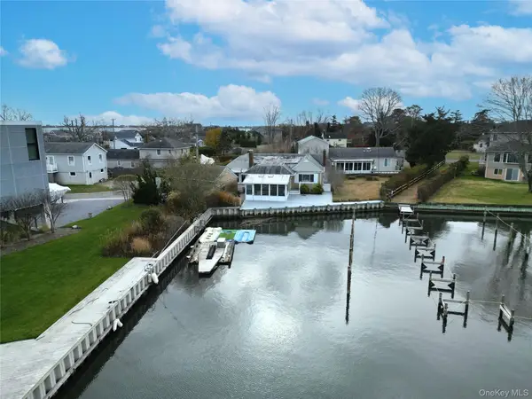 65 A Little Pine Lane, East Quogue, NY 11942