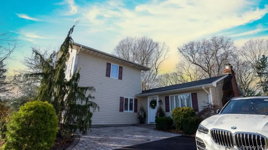 4 Galaxie Lane, Selden, NY 11784 - Image #3