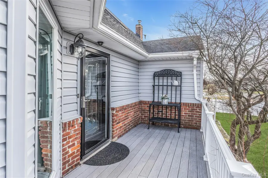 639 N Chicot Avenue, West Islip, NY 11795 - Image #3