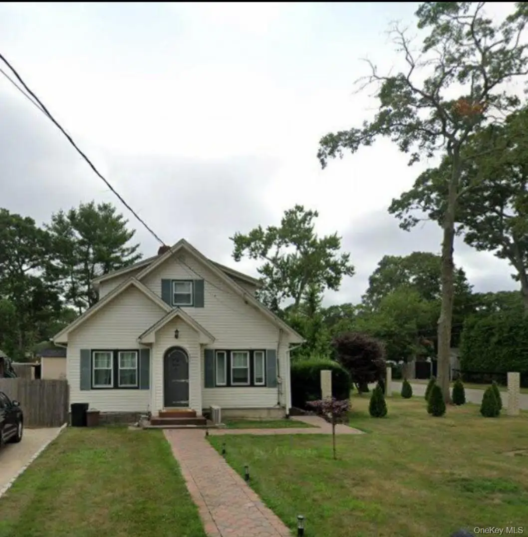 8 Stephen Street, Farmingville, NY 11738 - Image #1