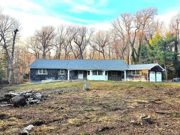 9 Weaver Lane, Dix Hills, NY 11746