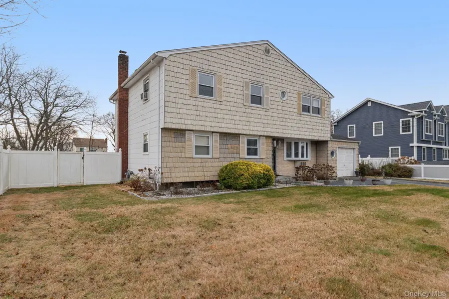 182 Evergreen Avenue, Brentwood, NY 11717 - Image #3