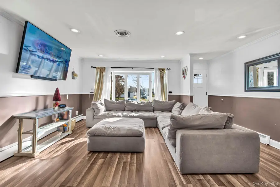 78 Redwood Lane, Massapequa Park, NY 11762 - Image #3