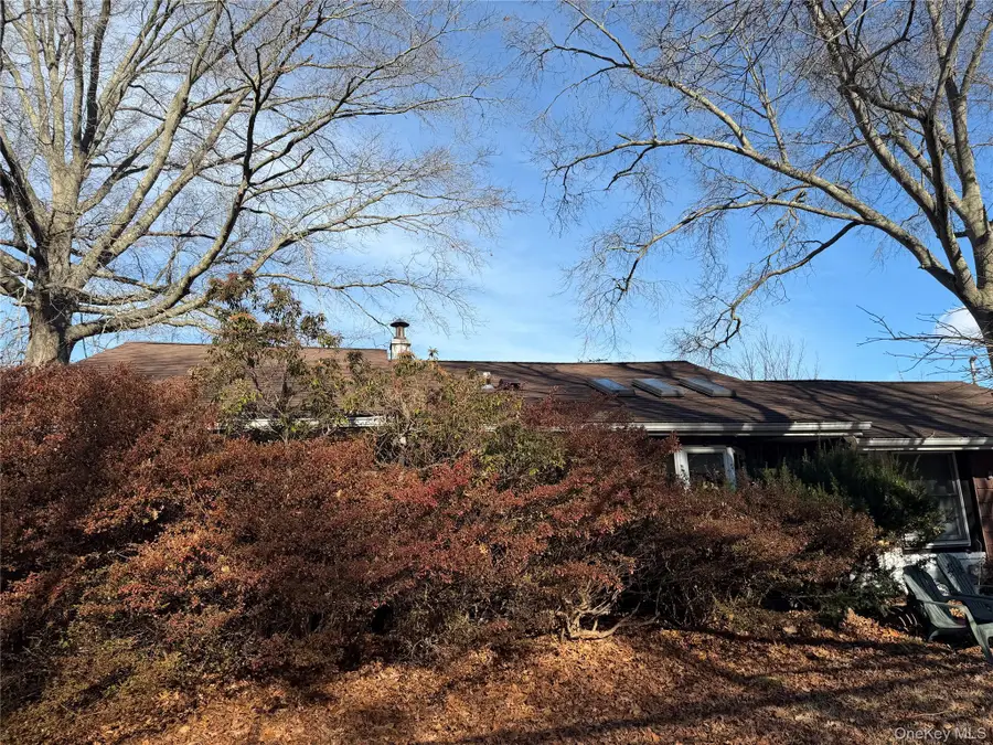 201 Frost Pond Road, Glen Cove, NY 11542 - Image #3