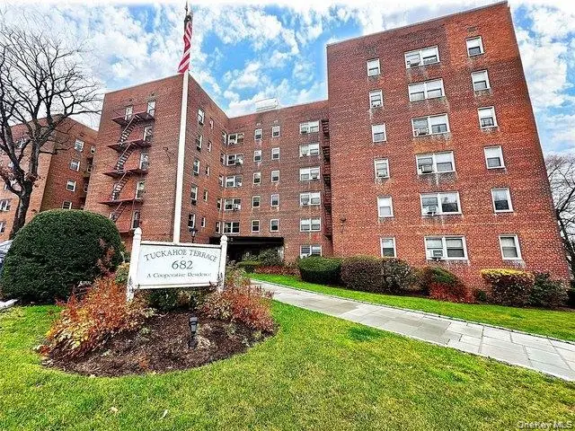 682 Tuckahoe Road #3D, Yonkers, NY 10710 - Image #1