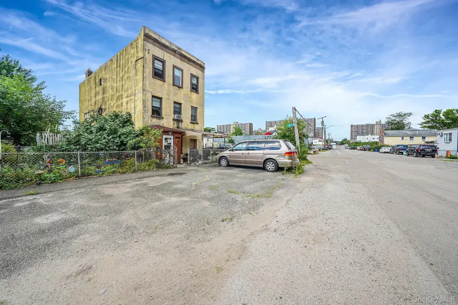 7602 Blake Avenue, Howard Beach, NY 11414 - Image #2